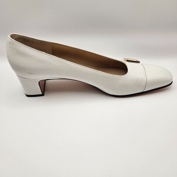 Salvatore Ferragamo “Decree” White Calf Leather Pumps | Gold Gancini | Size 9 AA - Picture 14 of 15